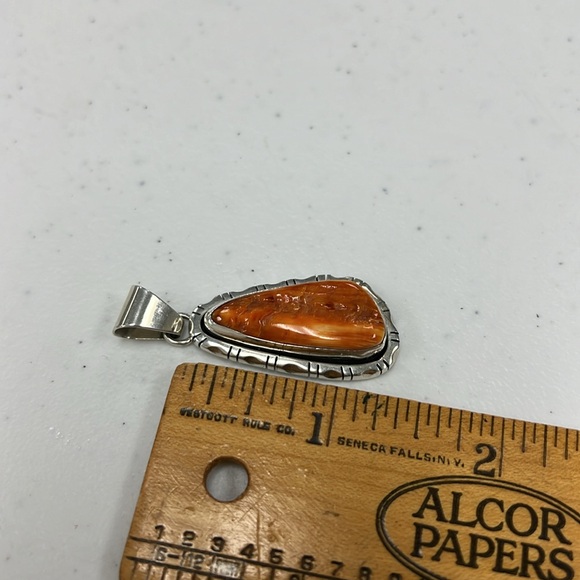 Vintage Spiny Oyster pendant in a Sterling silver by R Tom - Picture 9 of 10